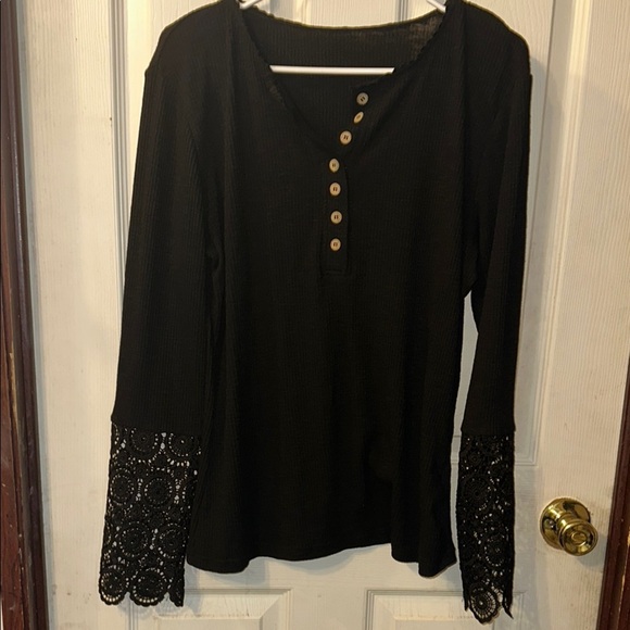Tops - Henley Black Lace Sleeve Women's Top Size XL